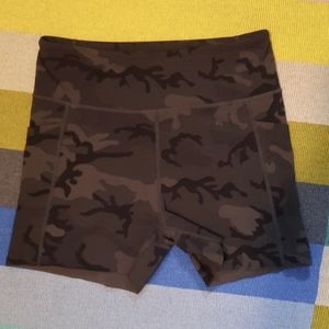Zyia Forest Camo Luxe Pocket Hustle Shorts, M